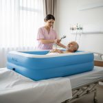 حمامی آسان و بدون دردسر برای معلولین با وان بادی قابل حمل - Image 10